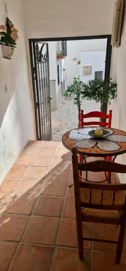 Cheerful One Bedroom Townhouse With Patio Árchez Dış mekan fotoğraf