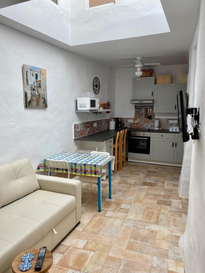Cheerful One Bedroom Townhouse With Patio Árchez Dış mekan fotoğraf