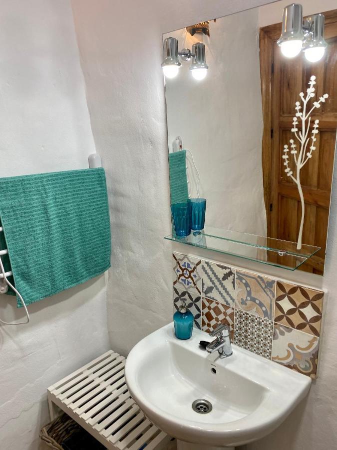Cheerful One Bedroom Townhouse With Patio Árchez Dış mekan fotoğraf